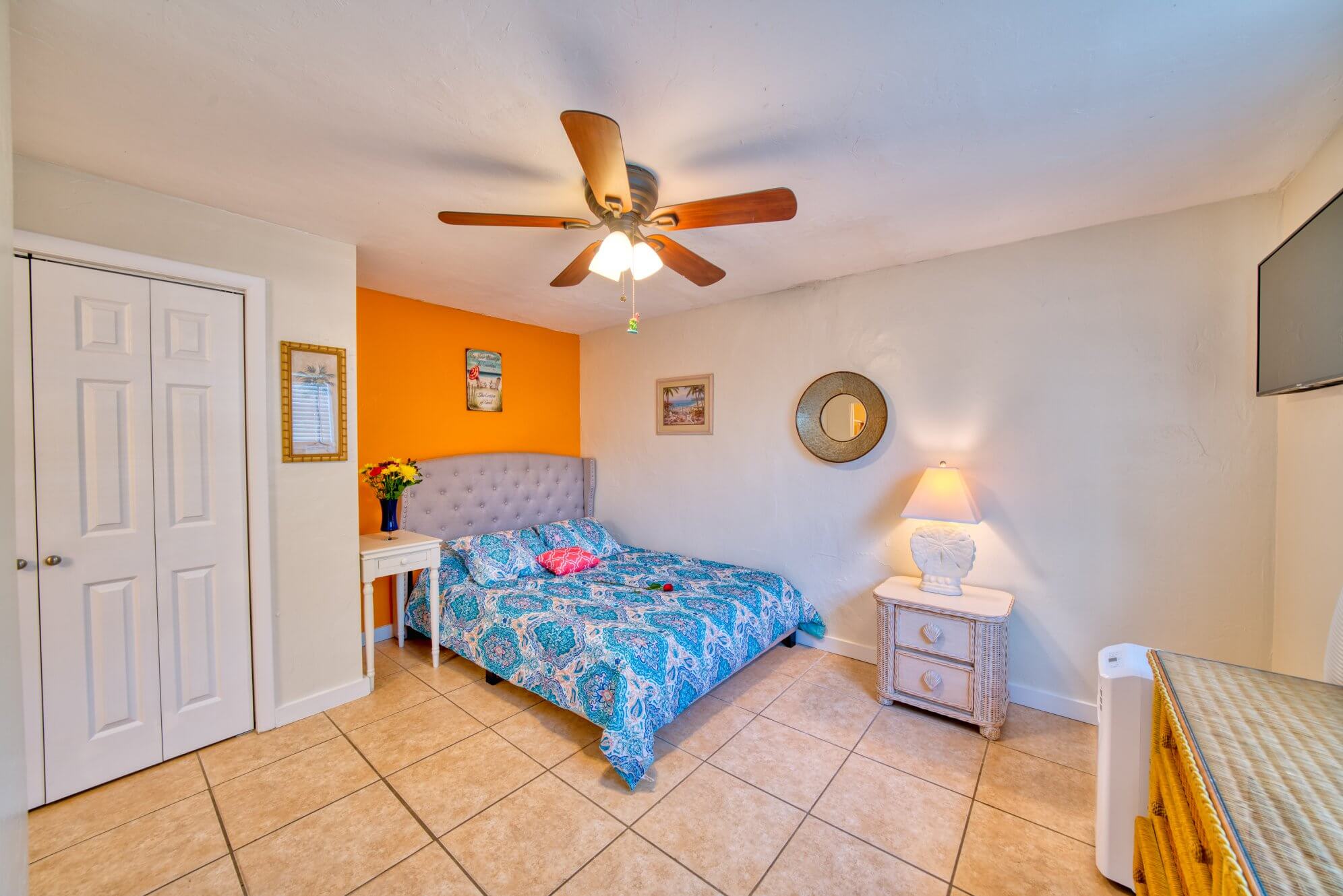 sea-gypsy-vacation-rentals A cheery bedroom at a vacation rental..